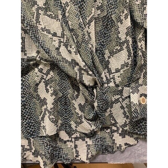 Suzanne Betro Plus SZ  2XL Wrap Lightweight Blouse Faux Snakeskin - Picture 6 of 9